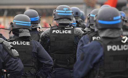 Polic&iacute;as franceses durante una manifestaci&oacute;n el pasado viernes.