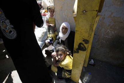 Una familia siria refugiada en Líbano.