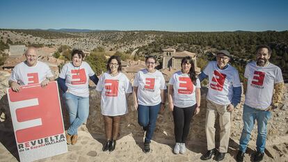El paso adelante de la España Vaciada, de izquierda a derecha: Antonio Saz, de Teruel Existe, Mar Martín de CODESE, Raquel Esteban de SOS Talavera y comarcas, Inmaculada Sáenz SOS Cameros La Rioja,Vanesa García Soria YA! ,Salomón Ortega Te Puebla Burgos y Chema Mezquita Coordinadora Rural Zamora.