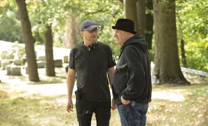 Paul Haggis y David Simon, en el rodaje de la serie.