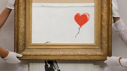 LONDON, ENGLAND - SEPTEMBER 03: Banksy's Love is in the Bin (2018) is installed at Sotheby's on September 03, 2021 in London, England. Banksy's Love is in the Bin (est. £4 - 6 million) will go on public view this weekend for a special two day-view at Sotheby's New Bond Street Galleries, before embarking on a global tour ahead of the Contemporary Art Evening Auction at Sotheby's London on October 14. (Photo by Tristan Fewings/Getty Images for Sotheby's)
