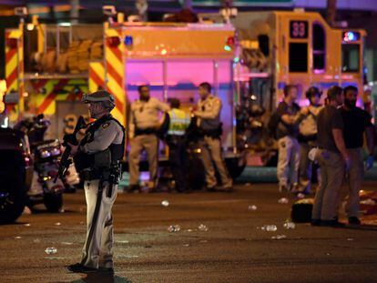 Polic&iacute;as en el lugar del tiroteo en Las Vegas