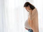 Embarazos confinados: las futuras madres redujeron un 30% su