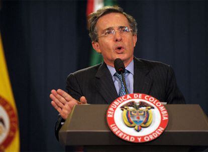 El presidente de Colombia, Álvaro Uribe, durante una conferencia de prensa, el pasado 13 de agosto.