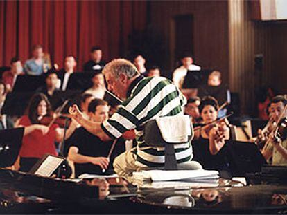 El director Daniel Barenboim, durante los ensayos de la orquesta West Eastern Divan, en Sevilla.