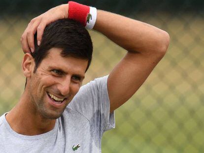 Novak Djokovic, durante un entrenamiento en Wimbledon.