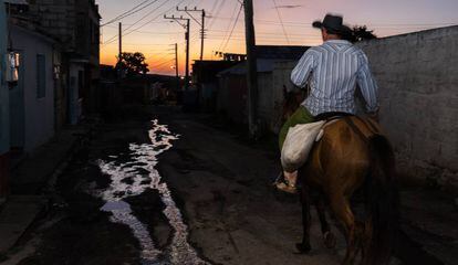 Más del 50% del agua potable en Cuba se pierde por tuberías obsoletas.