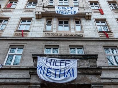 Edificio de la avenida Karl Marx, en la que los inquilinos protestan ante la venta de sus viviendas, en diciembre del año pasado. 