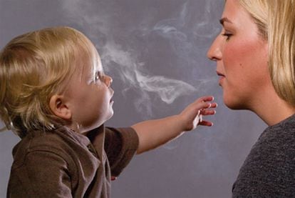 Los niños son los más expuestos al humo de los fumadores.