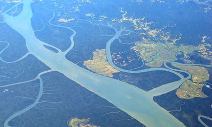 El sur de Asia, la mayor concentración de grandes ríos del planeta, solo conserva dos grandes ríos libres y los dos en Birmania: el Salwen y el Irawadi, en la imagen. En ambos hay ya proyectadas varias centrales hidroeléctricas.