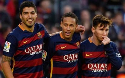 Su&aacute;rez, Neymar, y Messi celebran uno de los goles frente a la Real.  