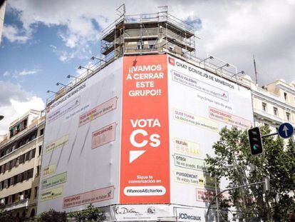 Lona de Ciudadanos en la calle Goya (Madrid).