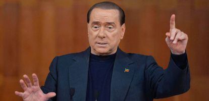 Silvio Berlusconi durante un discurso de campa&ntilde;a electoral de Forza Italia. 