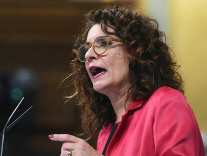 La ministra de Hacienda, Mar&iacute;a Jes&uacute;s Montero, durante su intervenci&oacute;n en el pleno del debate de las enmiendas a la totalidad del proyecto de Presupuestos Generales del Estado.