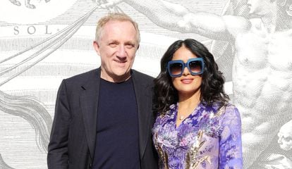 Francois-Henri Pinault y Salma Hayek Pinault, en el desfile de Gucci del pasado febrero en Milán.