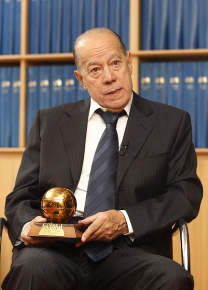 5EPC6UOLMVGQBDXMXBJBR7QY2U - Muere Luis Suárez, leyenda del fútbol español y Balón de Oro