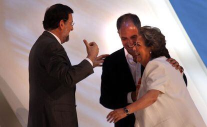 Rajoy, Camps y Barber&aacute;, en Feria Valencia el a&ntilde;o 2008, en la clausura del XVI congreso del PP.