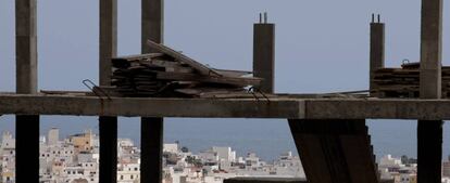 Vistas al mar entorpecidas por una construcción inmobiliaria.