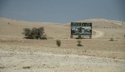 Cartel de una promoción inmobiliaria en Al Auja, en Jericó, en la Cisjordania ocupada por Israel.