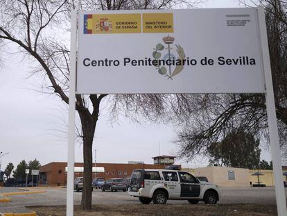 Entrada al Centro Penitenciario de Sevilla I.