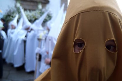 Procesión de Pontificia de la cofradía de las Angustias en Ferrol en 2013.