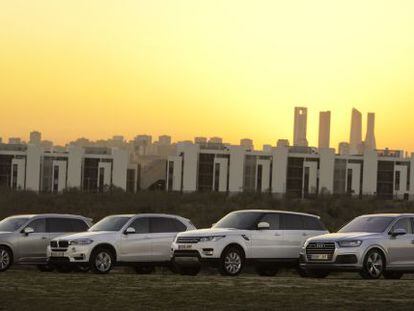 De izquierda a derecha, Volvo XC90, BMW X5, Range Rover Sport y Audi Q7.