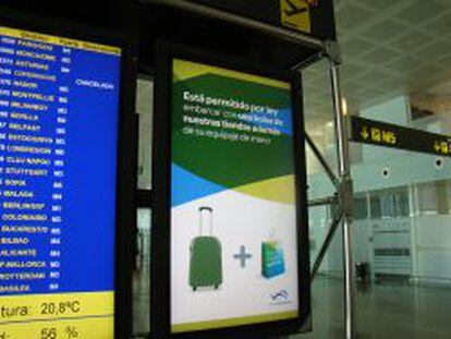 Carteles informativos de Aena Aeropuertos.