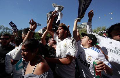 Seguidores del Real Madrid celebran el 28 de mayo pasado en la Cibeles de Ciudad de México la Champions conseguida contra el Liverpool.