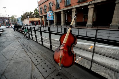 La plaza de Garibaldi, en Ciudad de México, desolada por la crisis del coronavirus