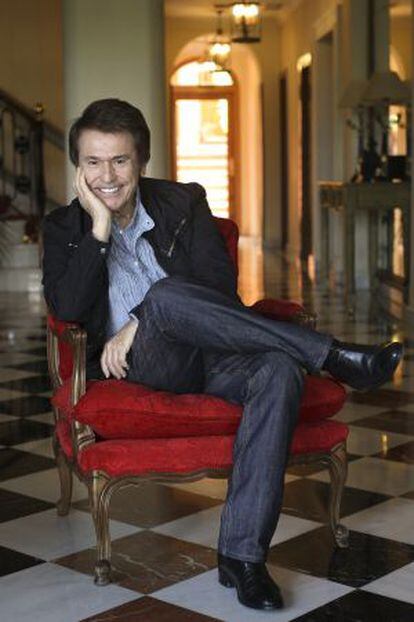 El cantante Raphael, fotografiado en el hotel Quinta de los Cedros de Madrid.