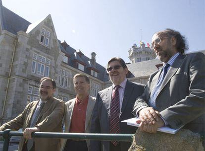 De izquierda a derecha, Antonio María Ávila, Juan Ramón Azaola (secretario del encuentro), Jordi Úbeda y Rogelio Blanco, ayer en Santander.