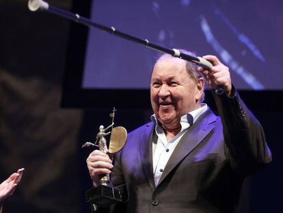 El sueco Roy Andersson, con el Giraldillo de Honor, del Festival de Cine Europeo de Sevilla.