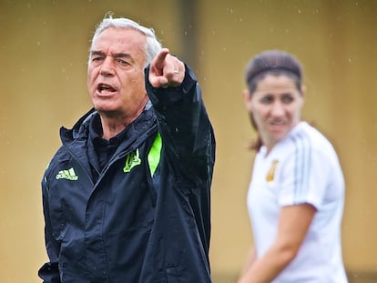 Ignacio Quereda, durante un entrenamiento en la Copa Mundial Femenina de 2015 en Montreal (Canadá).