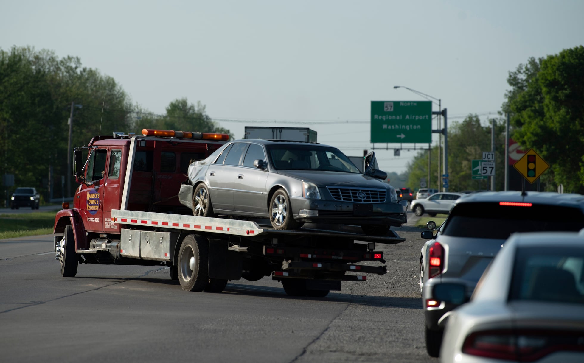 El coche en que se estrellaron los fugitivos Casey White y Vicky White al final de su fuga. Ella murió tras ser hospitalizada.