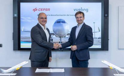 Carlos Barrasa, de Cepsa, y Marco Sansavini, CEO de Vueling