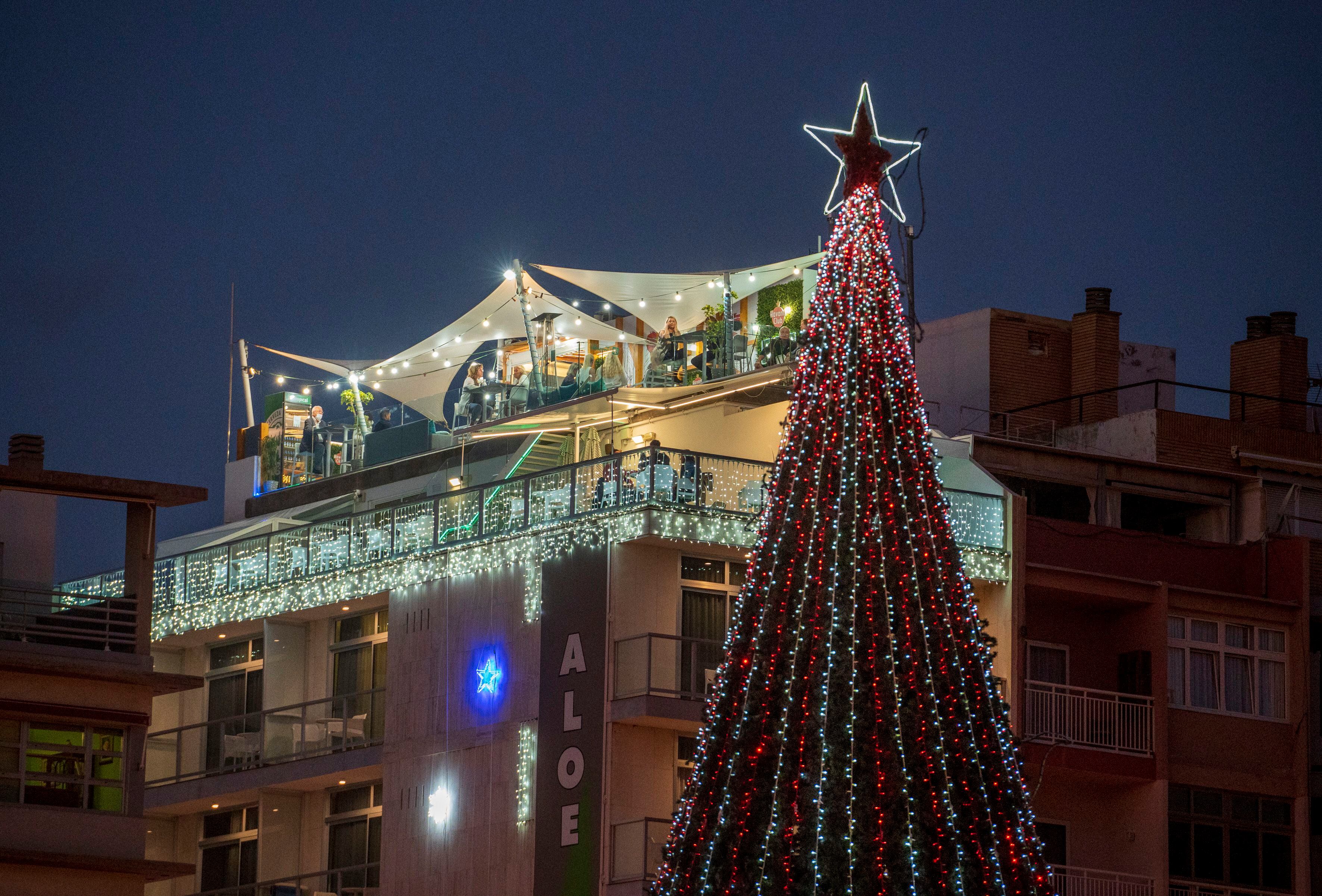Decoración navideña en el Rooftop & Terrace Aloe, del hotel Aloe Canteras, en Las Palmas de Gran Canaria.