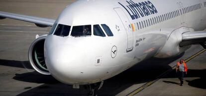 Un avión de Lufthansa en el aeropuerto de Atenas el pasado 18 de mayo.