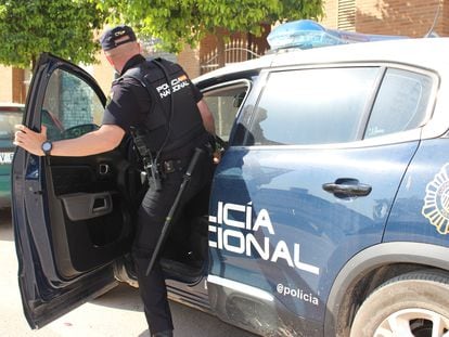 Una patrulla de la Policía Nacional en Valencia.