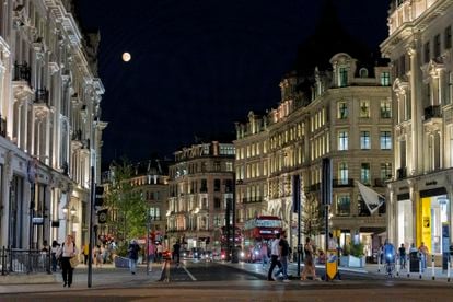 Regent Street. Londres, de noche.