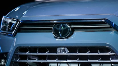 Imagen de la parte delantera de un Toyota Grand Highlander.