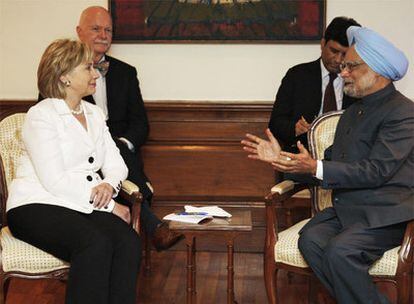 Hillary Clinton, durante su reunión con el primer ministro indio, Manmohan Singh.
