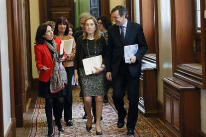 Margarita Robles, Ana Pastor y Rafael Hernando. 