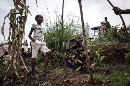 Algunos congoleños en un campamento para personas internamente desplazadas el 20 de marzo de 2018 en Kalemie (República Democrática del Congo).