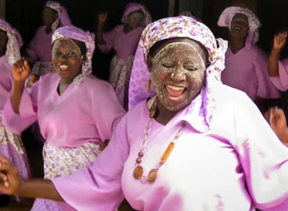 Actuación de danza en Mafalala; el 'tufo' es un baile tradicional mozambiqueño, original de la provincia de Nampula