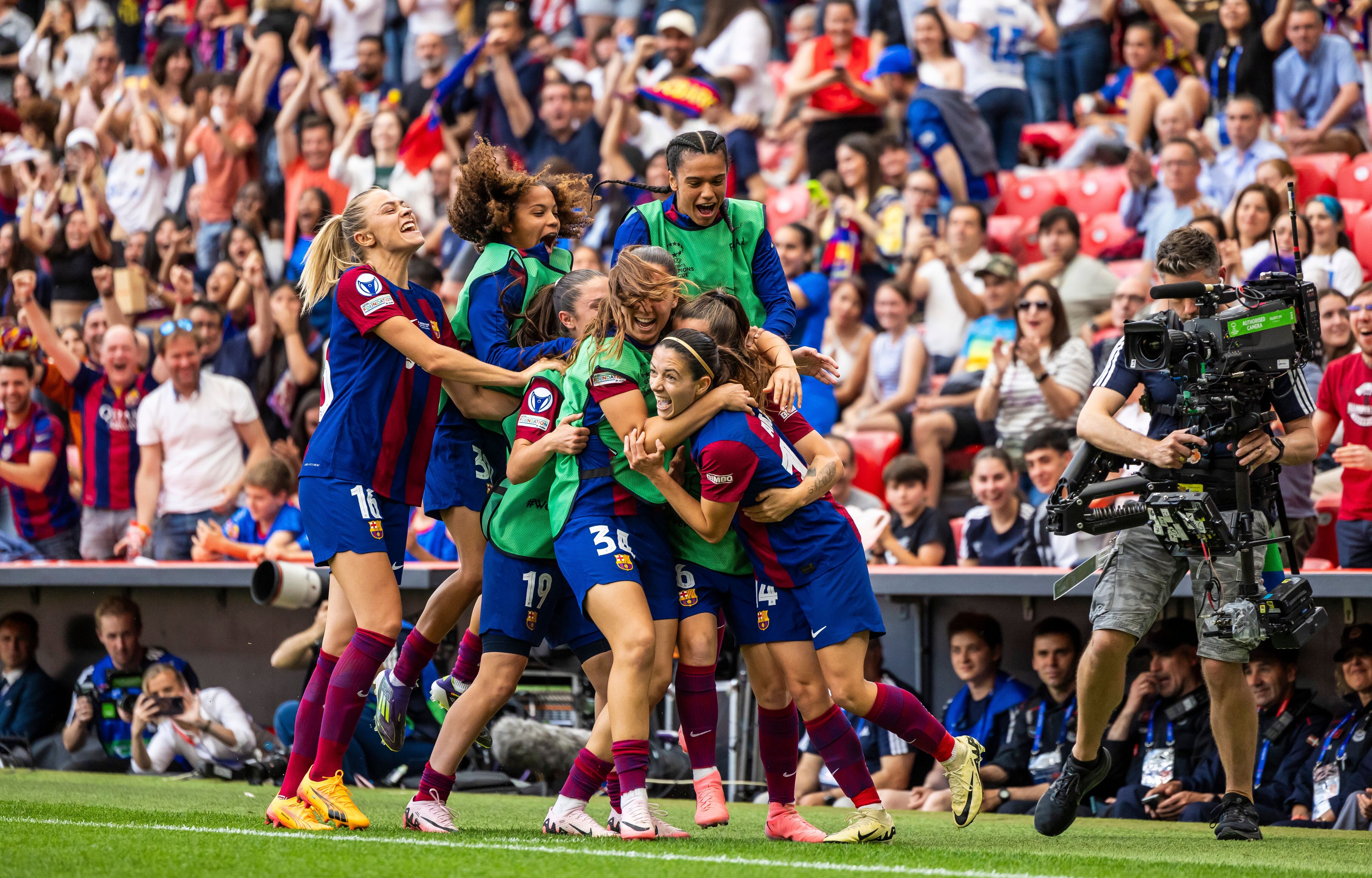 Celebración del gol de Aitana Bonmatí frente al Lyon.