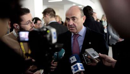 Luis de Guindos a la llega a la reunión de ministros en Dublín