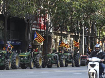 Tractores en la calle de Aragón, de Barcelona.