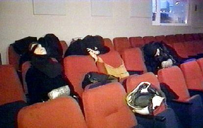 Terroristas muertas tras el asalto ruso al teatro Duvrovka en octubre de 2002.