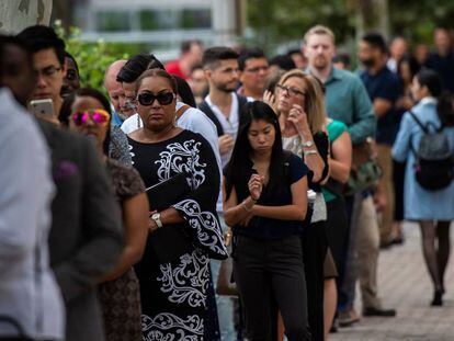 Colas a las puertas del evento de Amazon en Arlington (Virginia).