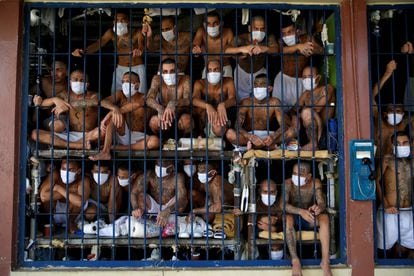 Un grupo de pandilleros encarcelados en la prisión de Quezaltepeque, en El Salvador, el 4 de septiembre de 2020.